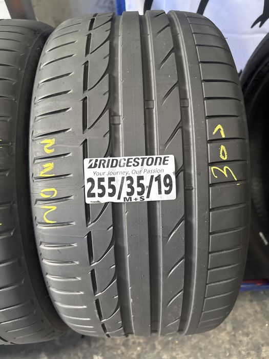 255/35/19 Bridgestone
