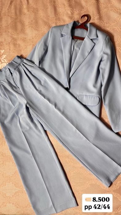 Двойка голубого цвета