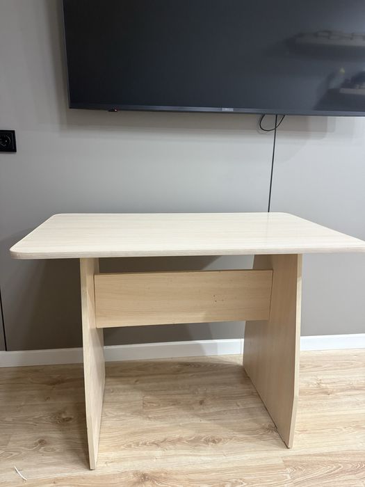 Продам стол б/у