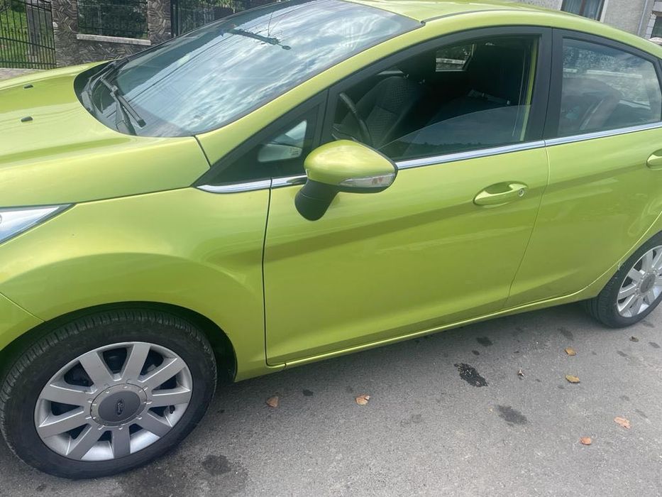 Vând Ford fiesta