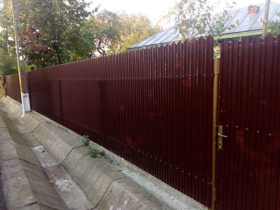 Garduri din panouri tip jaluzea,sipca metalică, plasa bordurata, tabla