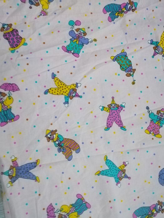 Cearsaf lenjerie de pat model clovni roz pentru fetite.