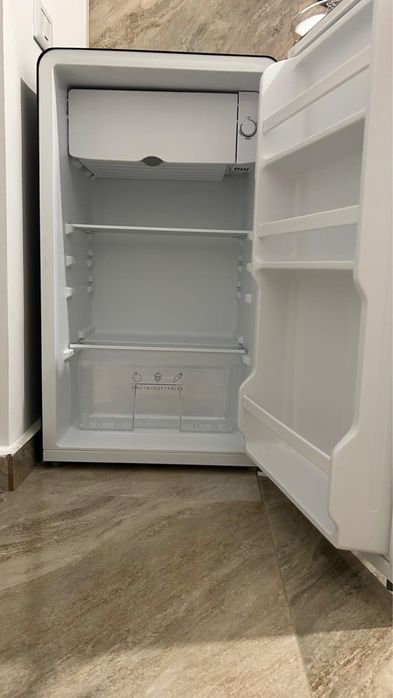 Vand frigider cu o usa Vortex in garantie