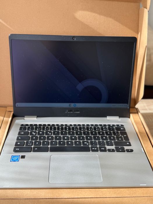Лаптоп Asus chrome book C423