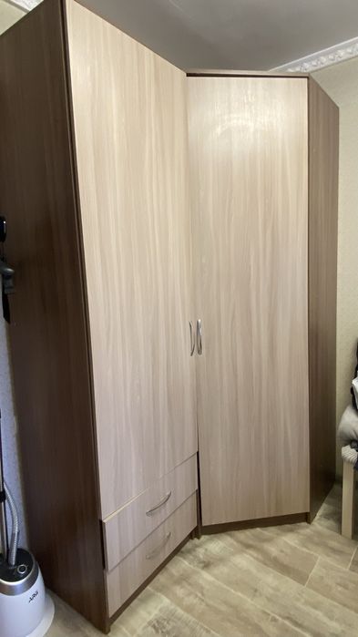 Продам угловой шкаф