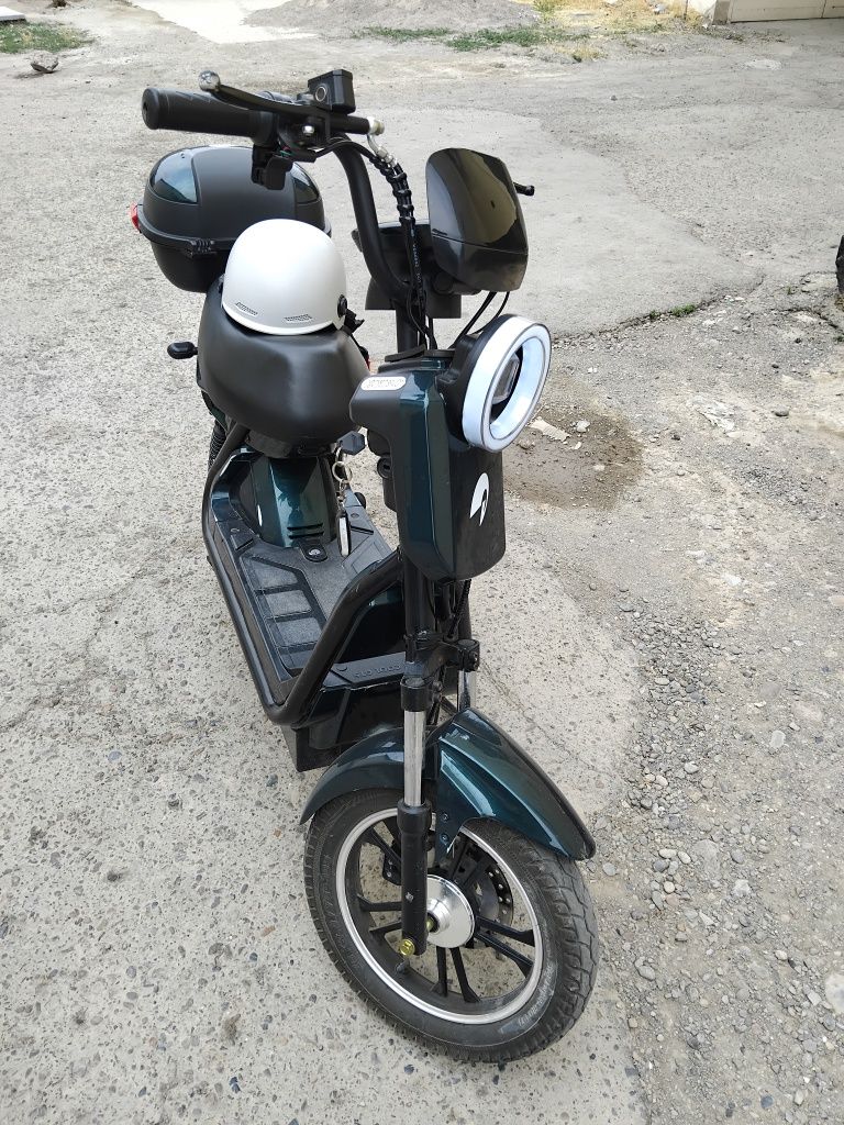 Elektro sukuter, електро скутер.