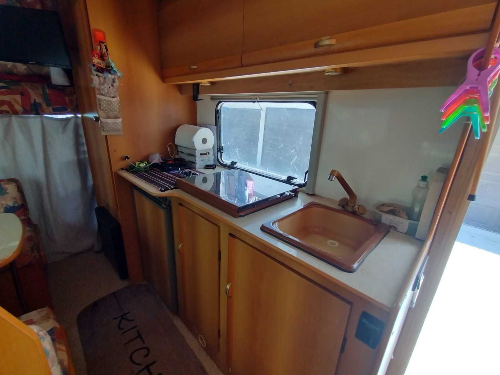 Autorulotă Camper Fiat Ducato - Dotări Generoase și Fiabilitate