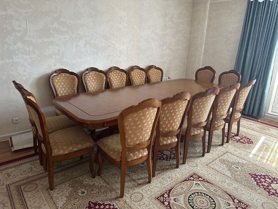 Стол со стульями