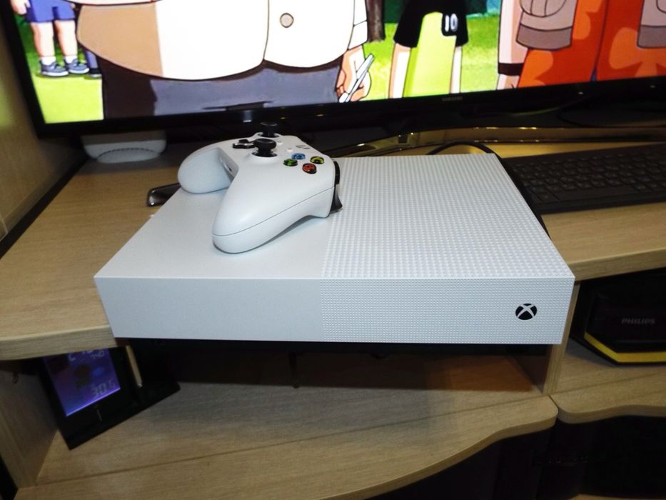 Продается xbox one s 1tb