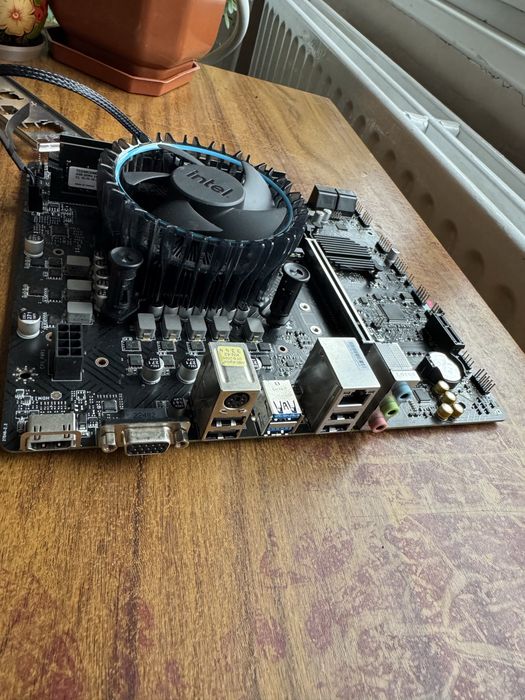 MSI Pro H610m-e ddr4 + i3 12100 + 8GB RAM