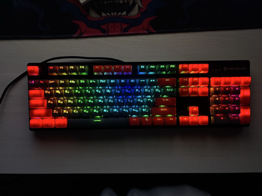 Продам игровую клавиатуру Red Square Keyrox