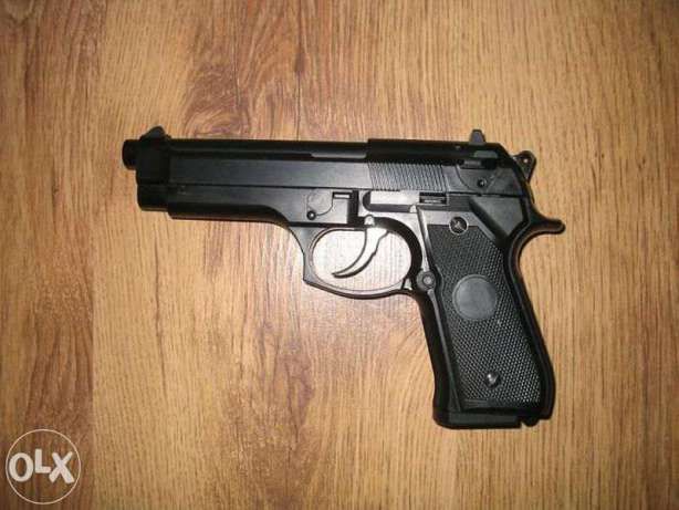 Pistol *SEMI AUTOMAT* Beretta V.2 (Cu Aer Comprimat CO2) Nou Airsoft