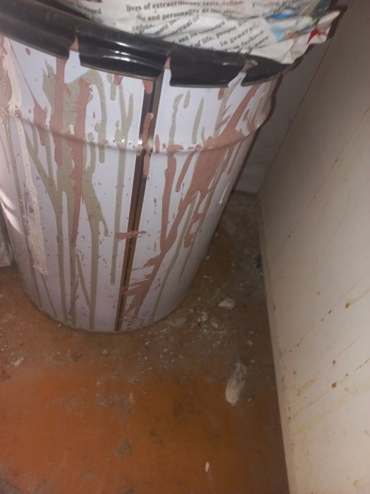 Краска 25 литров розовая. Для пола.