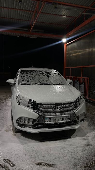 Автомобиль лада XRAY