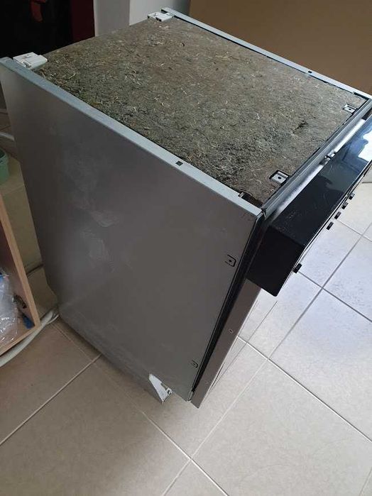 45см - Черно Miele Съдомиялна - 9 Комплекта - Частично Вграждане Тясна