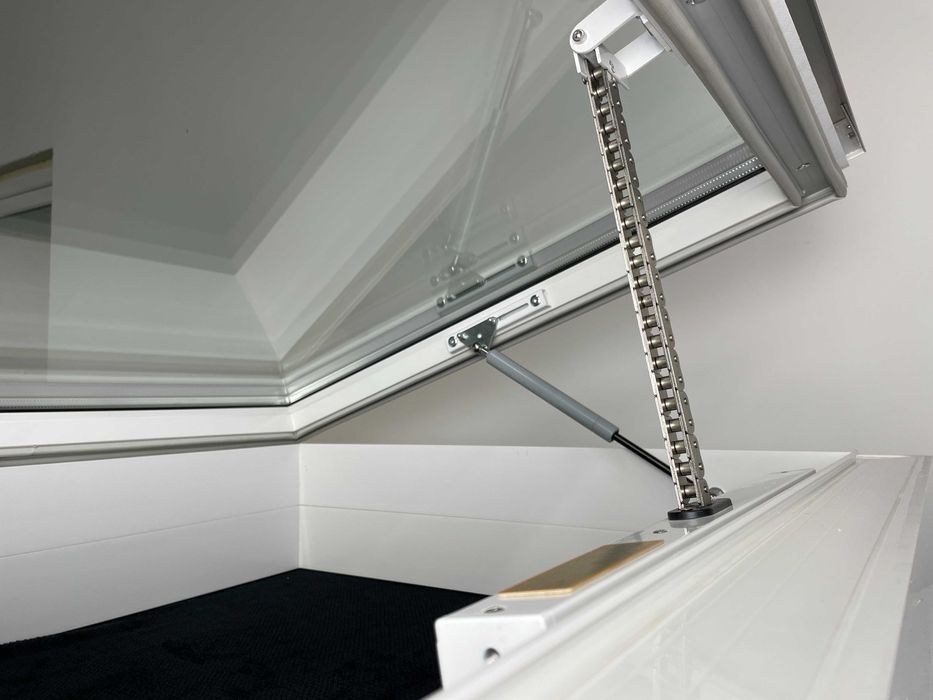 Зенитный фонарь электроуправлении с закаленным стеклом и стеклопакетом