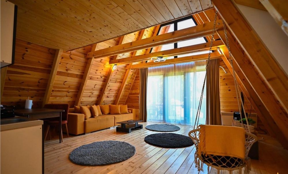 Ansamblu Case mobilate, echipate, 5.700mp teren, INVESTITIE, Brasov