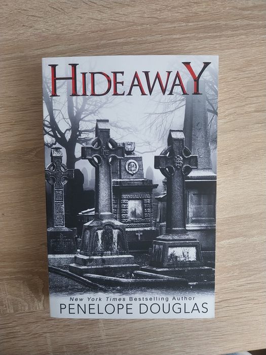 Книгата Hideaway на Penelope Douglas /художествена литература