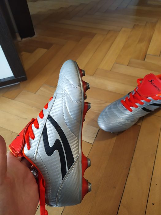 Бутонки / обувки за футбол