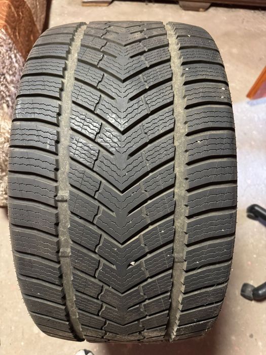 Vând cauciucuri noi iarnă / 315/35/R20. 275/40/R 20 . Dot 24