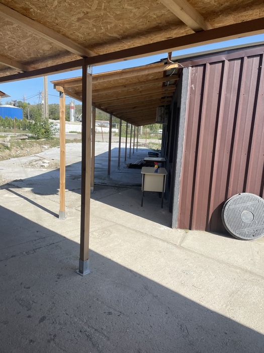 Hala plus dormitoare pentru muncitori de inchiriat