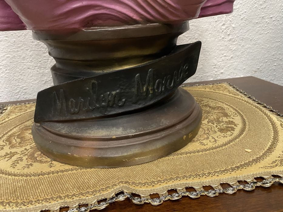 Голям американски бюст мерлин монро