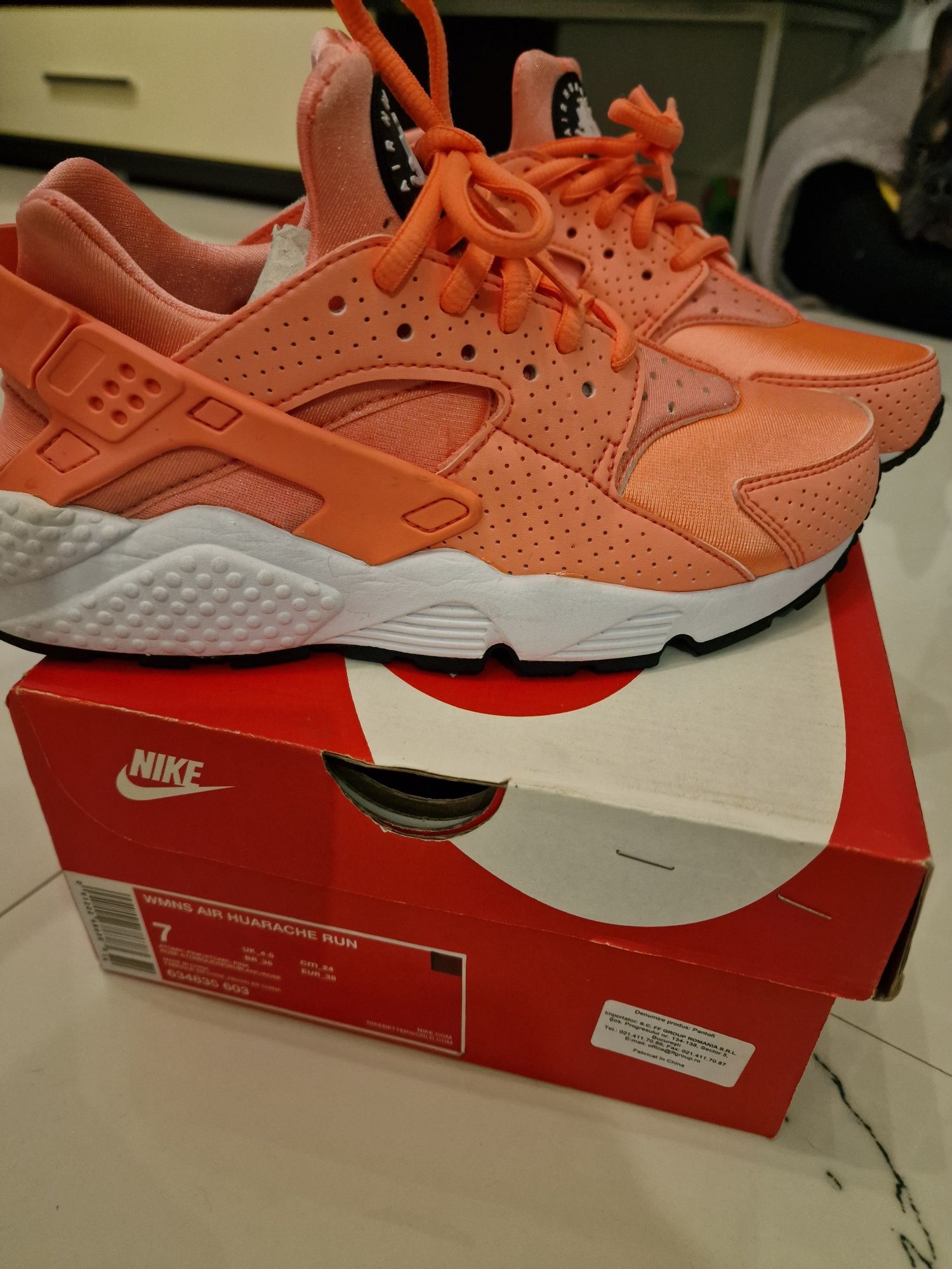 Vând Adidași Nike Huarache