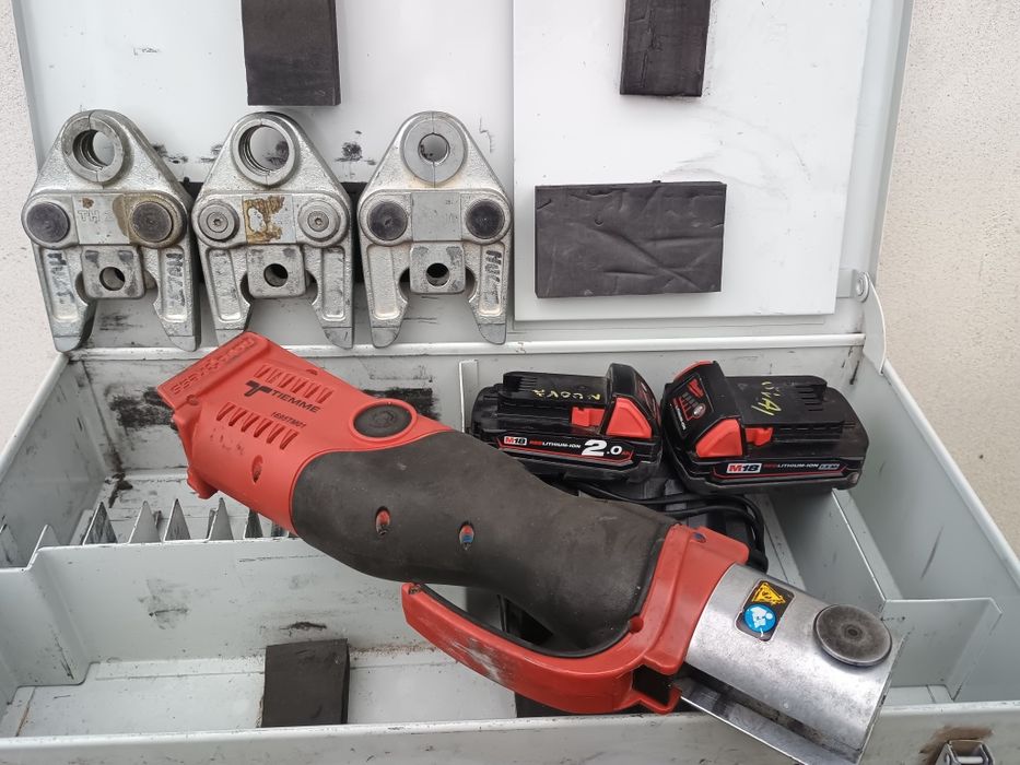 Presa sertizat novopress,2 baterii, încărcător , 3 bacuri th 16,20,26