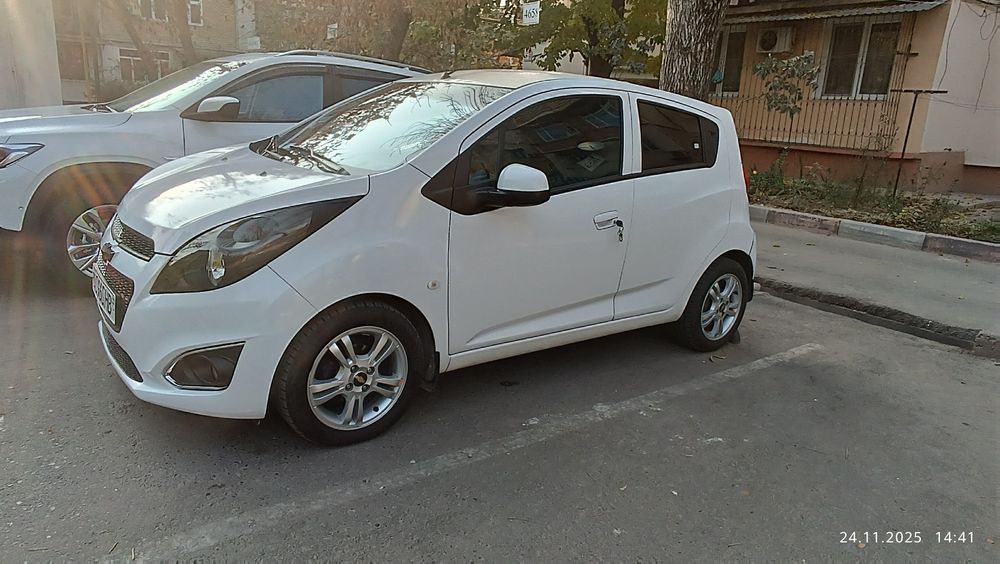 Spark 2015, rangi oq, avtomat karobka,