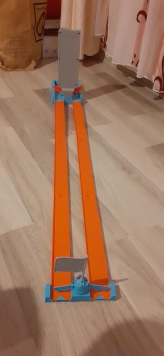 Pista de curse, Centru de joaca Eroi in pijama, Parcare etajata