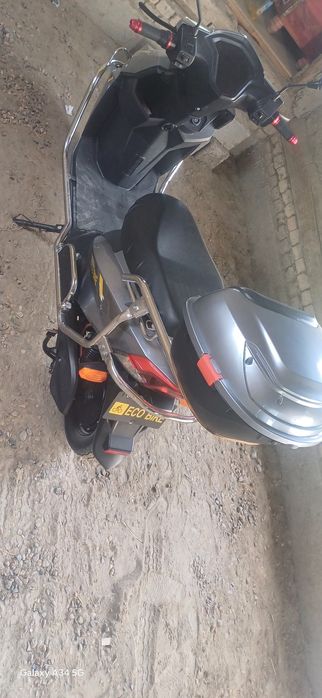 Skuter sotiladi elektr