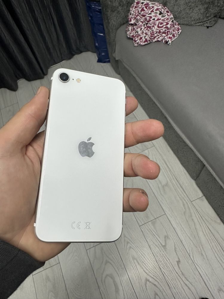 Vand iphone SE gen 2 pentru piese