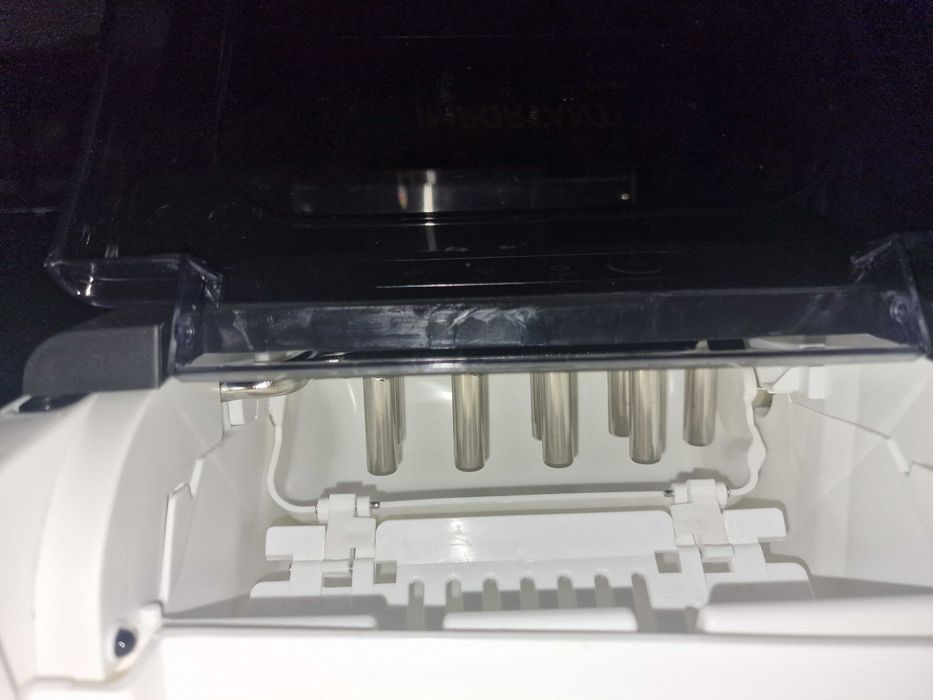 Aparat electric cuburi gheata -uz casnic -transport gratuit