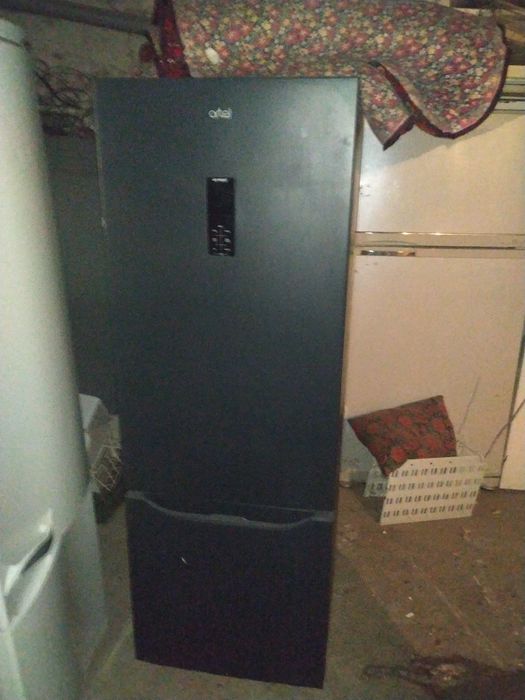 Холодильник сотилади