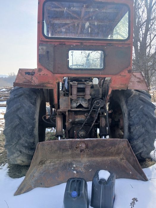 Tractor utb 650 echipat de padure