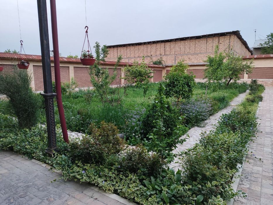 Uy sotiladi uy sotiladi