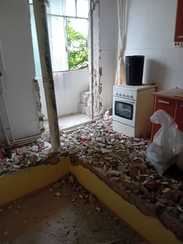 Debarasari apartamente, mobila,moluz,ras pereti Galati