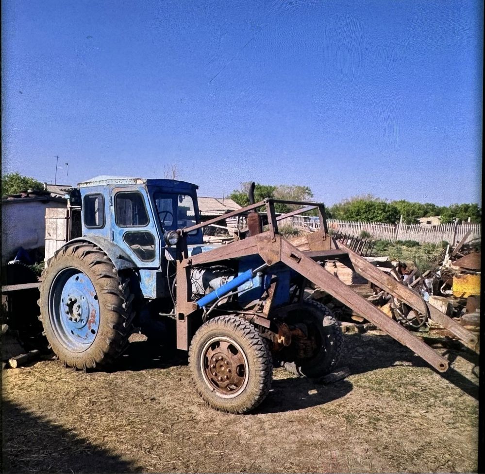 Срочно продам трактор синий Т40 ( документы на руках )