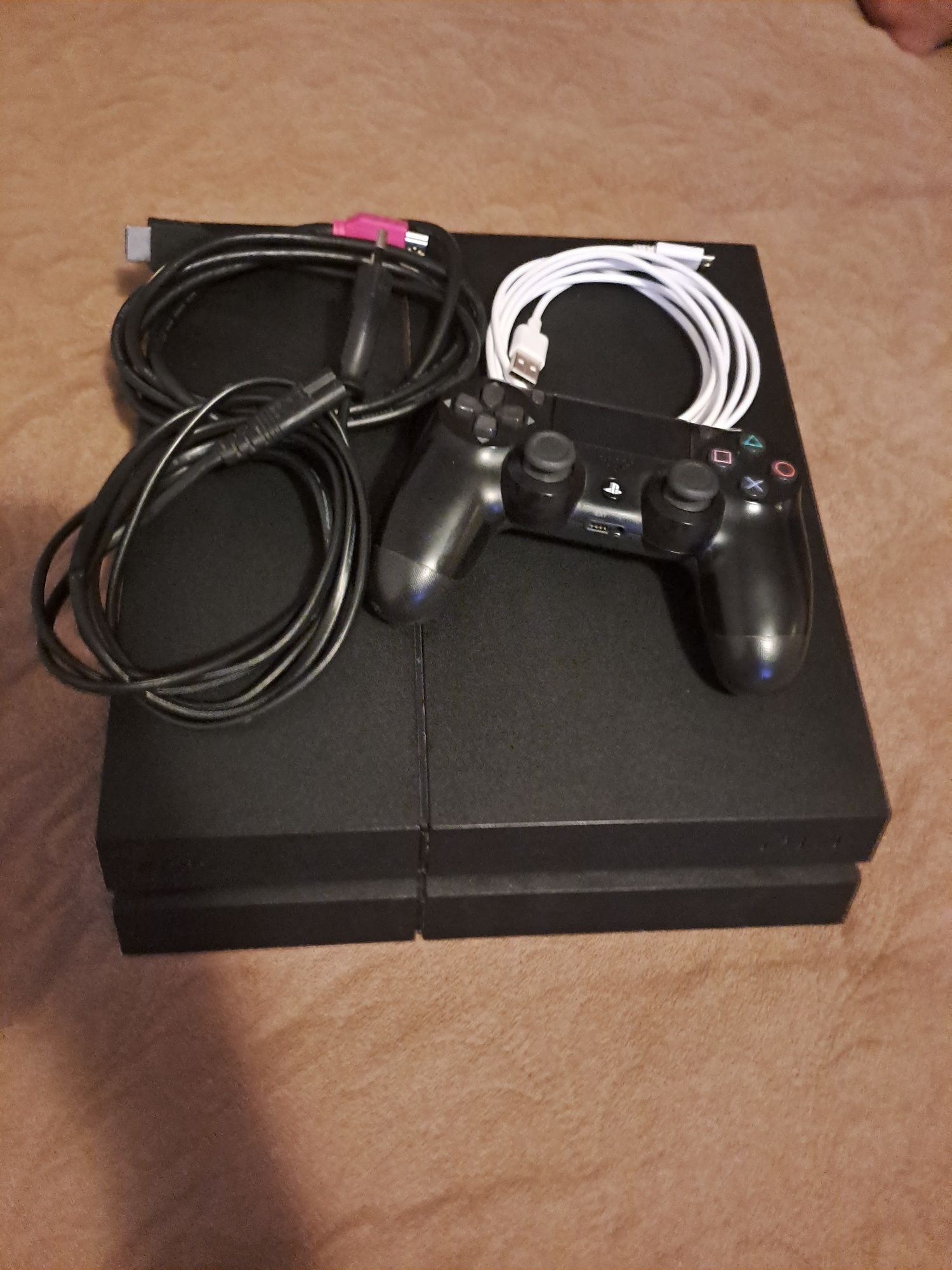 Vând ps4 sony în stare buna