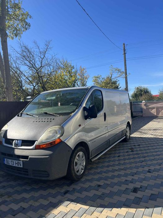 Vând renault traffic