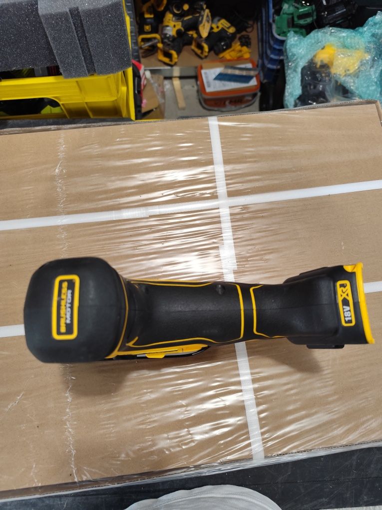 Като НОВО акумулаторен прободен трион зеге Девалт DeWALT DCS335
