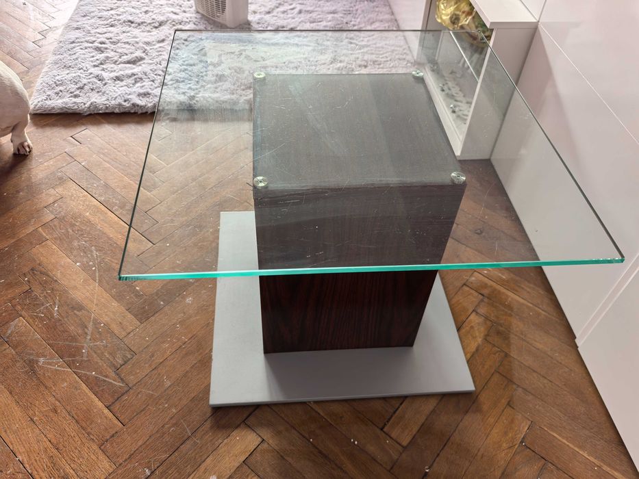 Масивна холна маса със стъкло