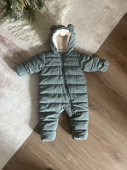 Много топъл космонавт от H&M