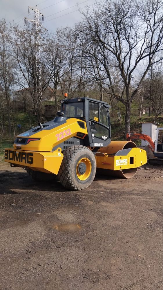 Inchiriez cilindru compactor transport utilaje si transport agregate