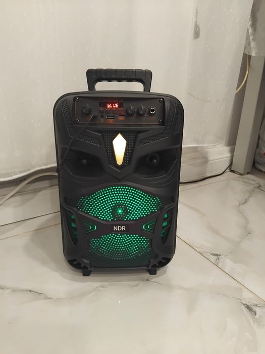 Boxă portabilă activă troler 180 lei