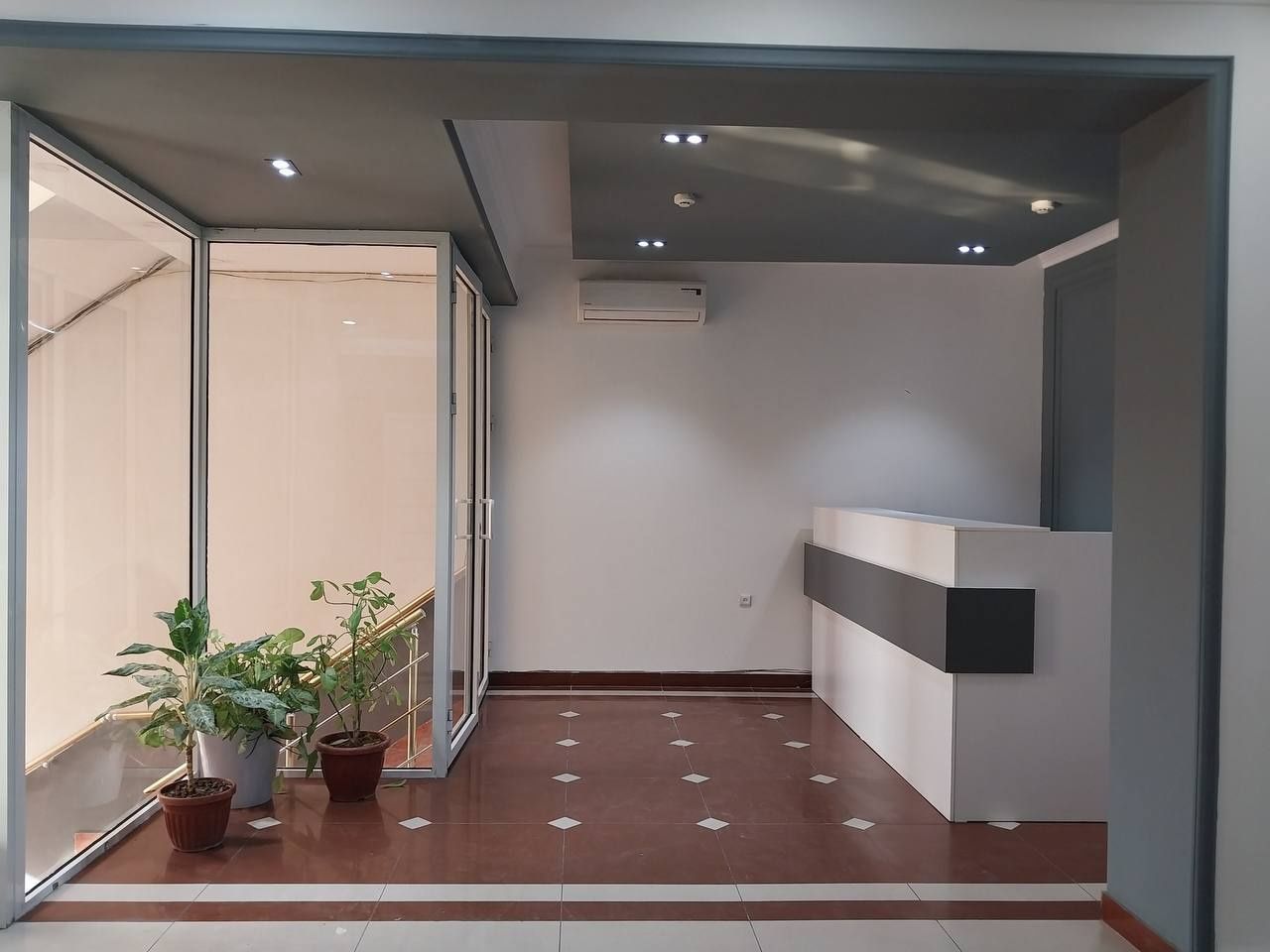 Shayxontohur 300 m2  ofes har qanday  biznesga ijaraga beriladi