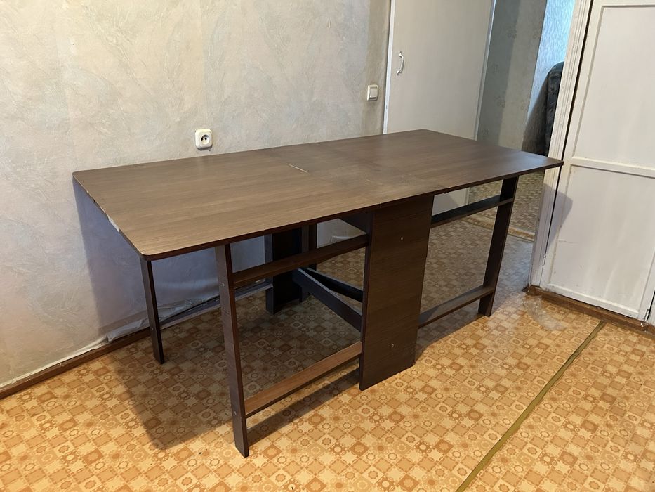 Продам стол. 4.000