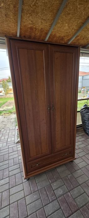 Шкаф и два комода 5 стульев