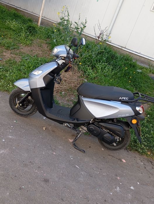 Vând scuter benzinar nou acte in regulă înscris pe CT an 2023