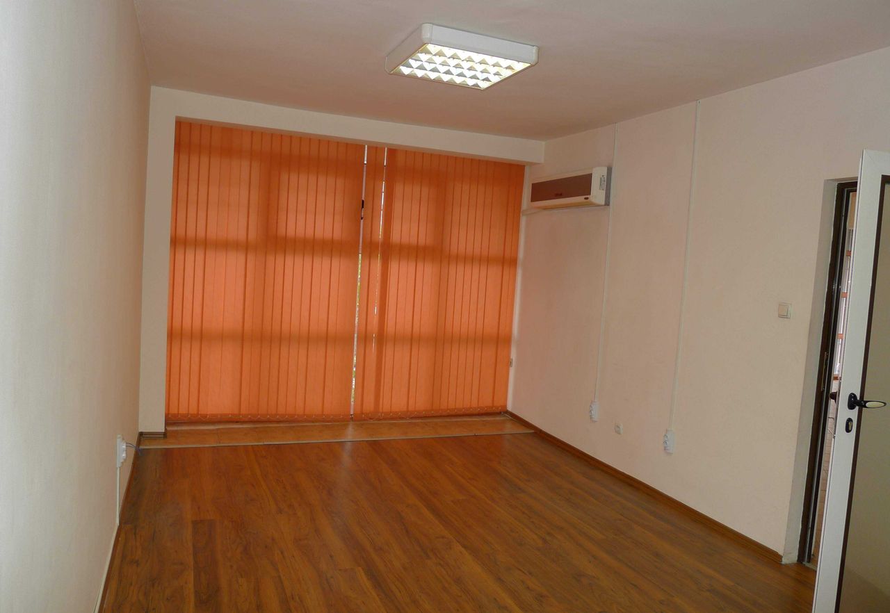Дава се под наем Офис в София, Център - 72 кв.м за 350 € - Снимка #3